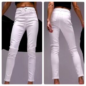 NWOT: Topshop Moto Jamie High Rise White Skinny Jeans, W26 L30